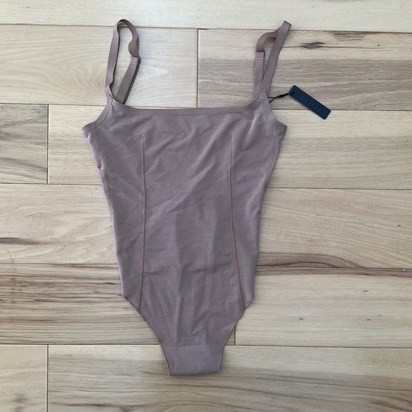 Skims Power Mesh Bodysuit (Sienna) - Picture 5 of 8